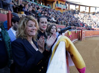 María Pilar Miranda, presidenta de la Autoridad Portuaria de Huelva y candidata del PP al Ayuntamiento onubense, en un festival taurino benéfico celebrado el Día de Andalucía. / @PresiAPHuelva