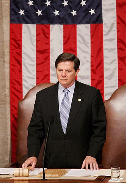 El líder republicano Tom DeLay preside una sesión del Congreso en Washington el pasado 6 de abril de 2005.