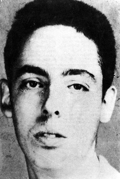 Thomas Pynchon, escritor estadounidense, retrato (1937).