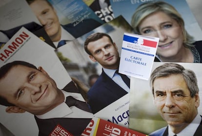 Panfletos de los candidatos en las elecciones francesas de este domingo