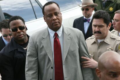El médico de Michael Jackson, Conrad Murray, está acusado de homicidio involuntario.