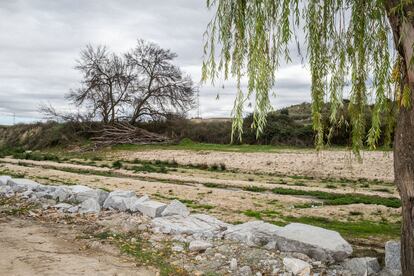 El cauce por donde circuló la dana en Villamanta.