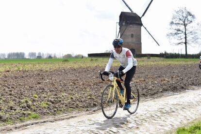 Pedro Delgado, durante la Par&iacute;s-Roubaix Challenge.