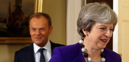 La premier británica, Theresa May, y el presidente del Consejo Europeo, Donald Tusk, en Downing Street.