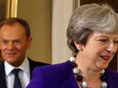 La premier británica, Theresa May, y el presidente del Consejo Europeo, Donald Tusk, en Downing Street.