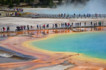 La laguna termal Grand Prismatic Spring, una de las principales atracciones de Yellowstone.