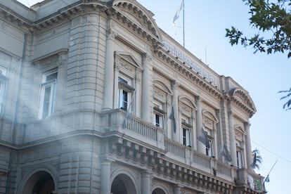 El edificio en el que hoy funciona el Hospital Laura Bonaparte fue inaugurado en 1889 como hospital militar. Más tarde pasó a ser un centro para el tratamiento de adicciones y a partir de 2013 se consagró como centro de referencia nacional en atención de salud mental.