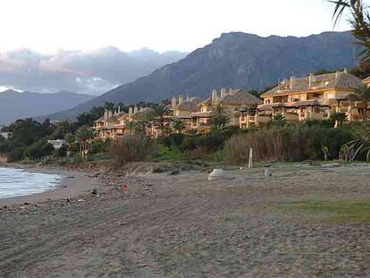 Viviendas ilegales en la zona de Río Real, en Marbella.