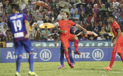 Rakitic, tras el disparo que acab&oacute; en gol ante el Levante. 