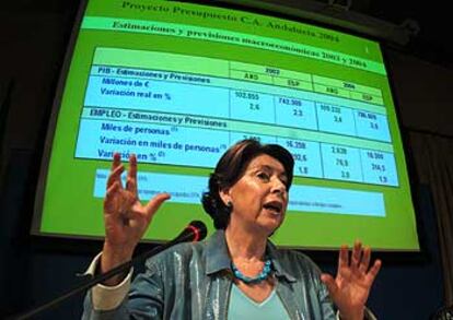 Magdalena Álvarez, ayer, tras el Consejo de Gobierno.