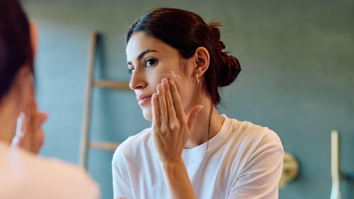 El protector solar con niacinamida que está triunfando entre quienes buscan reducir manchas