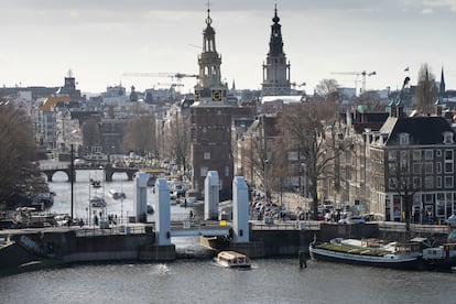 Vista de la ciudad de Ámsterdam (Países Bajos), el 25 de febrero.