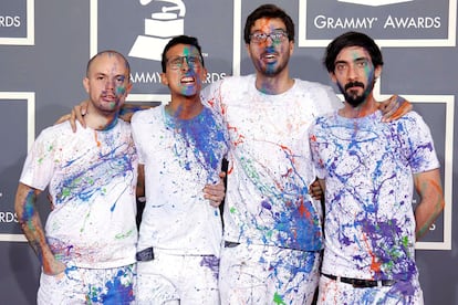 El grupo venezolano La Vida Boheme apareció vestido à la Pollock para la gala de los Grammy.