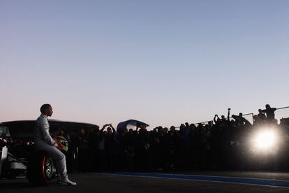 Lewis Hamilton durante la presentación del nuevo Mercedes W05.