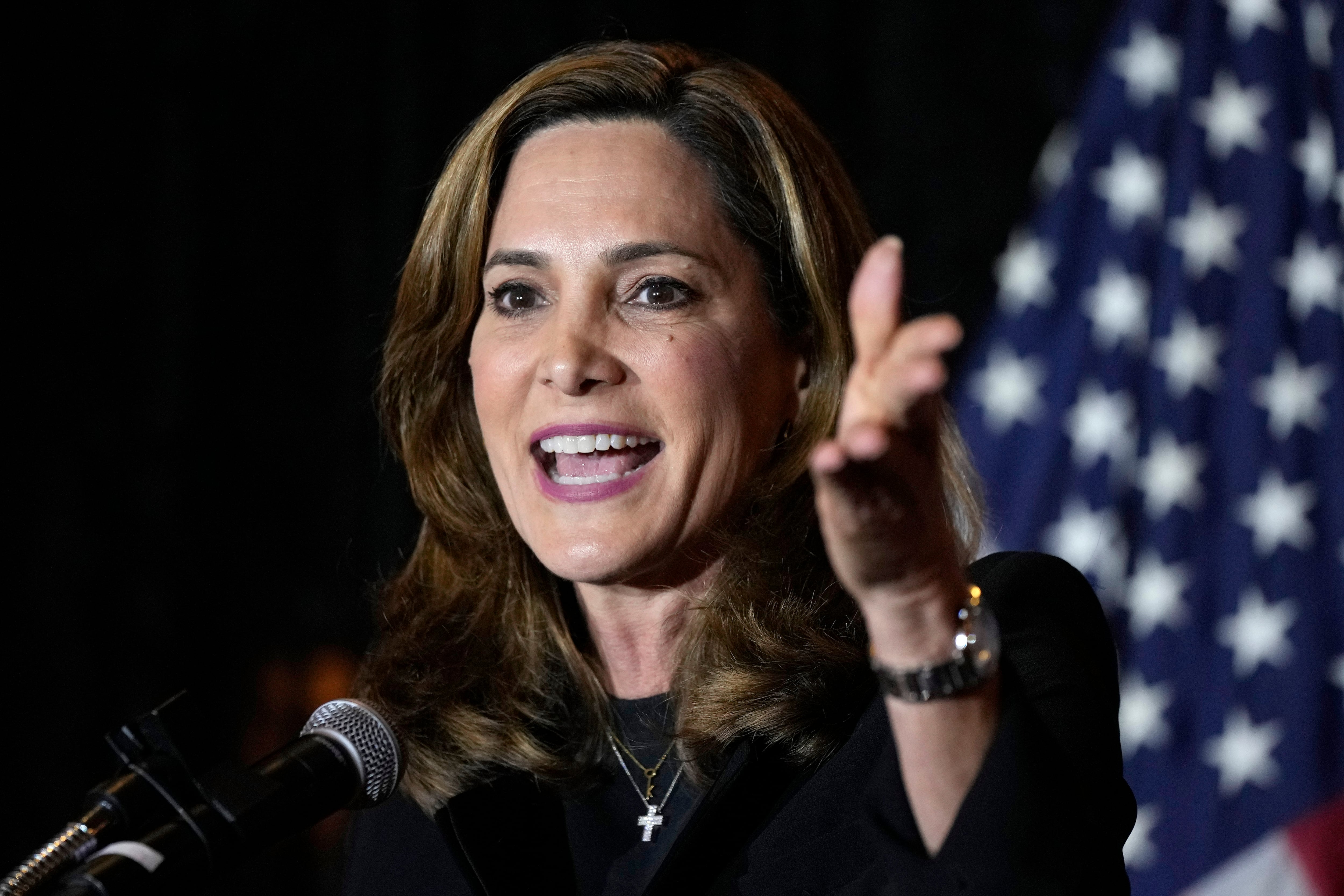 El Gobierno de Trump le responde a María Elvira Salazar: no habrá amnistía para la inmigración irregular “le guste o no”