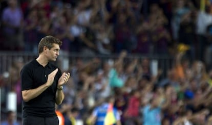 Vilanova aplaude una jugada de sus futbolistas.