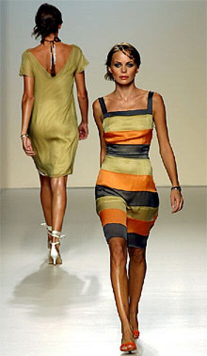 Las modelos Verónica Blume e Inés Alvarez (de espaldas) con dos diseños de Devota & Lomba.