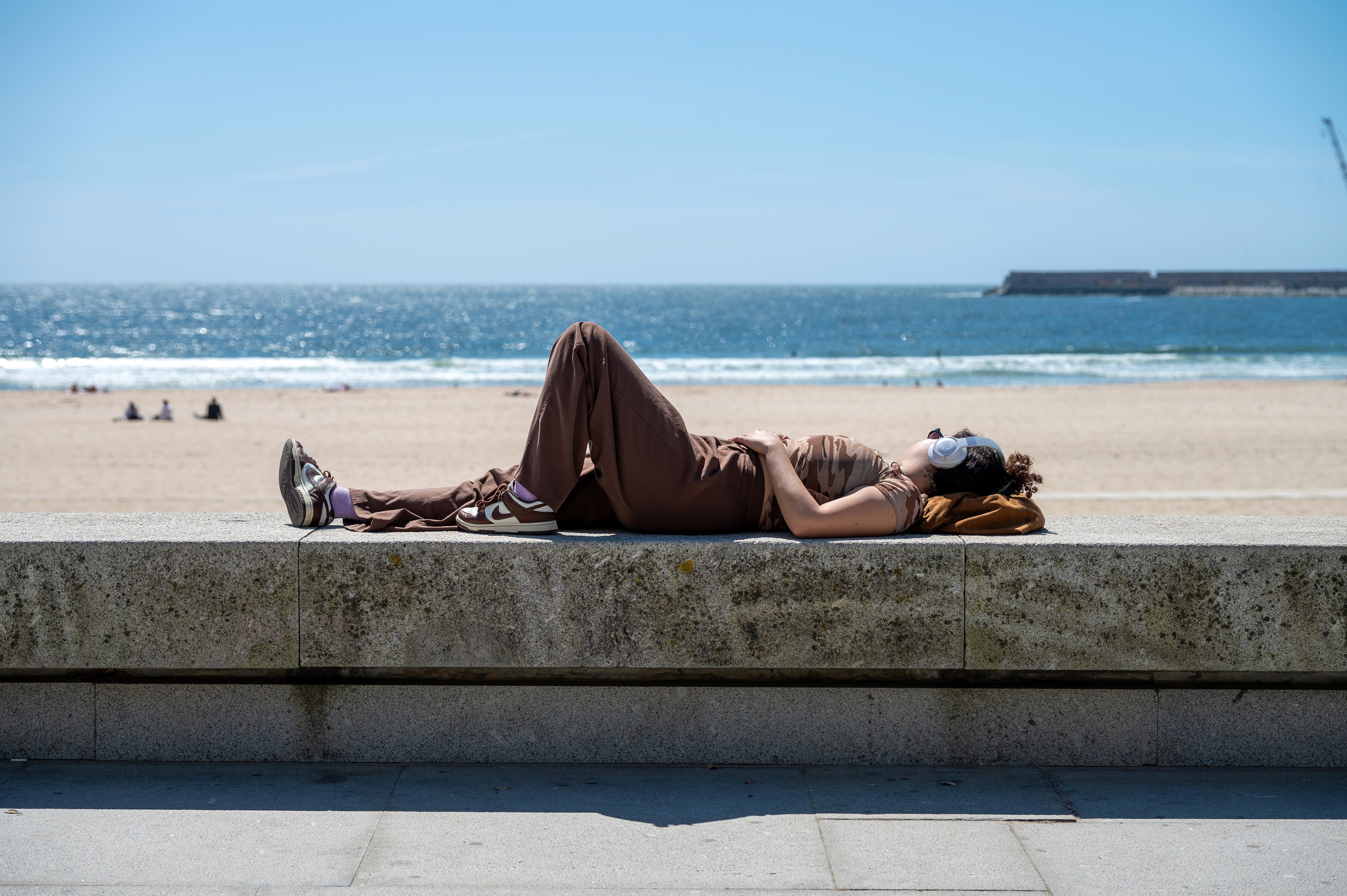 Inmóviles, indefensos y vulnerables: ¿por qué dormimos?
