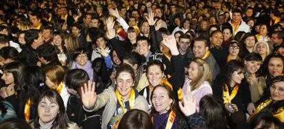 P&uacute;blico del concierto de la orquesta Panorama en abril de 2009, durante la Gala contra el C&aacute;ncer, en el Campo da Feira de Ordes.