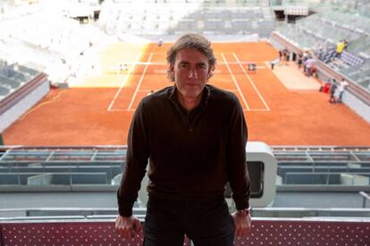 Gerard Tsobanian posa en la pista central del Mutua Madrid Open.