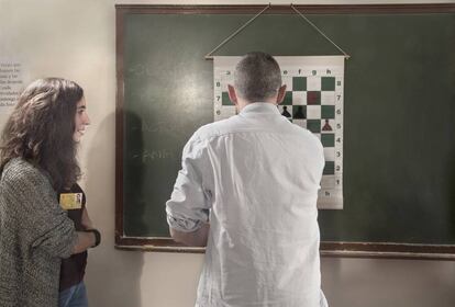Clase de ajedrez en la cárcel de Badajoz.