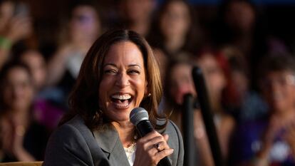 U.S. Vice President Kamala Harris discusses reproductive rights on the second anniversary of Roe v. Wade being overturned, in Phoenix, Arizona, U.S. June 24, 2024.  REUTERS/Rebecca Noble