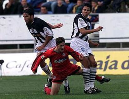 Pedro Nieto y Amarilla derriban a Fernando Torres.