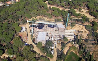 Vista a&eacute;rea de la finca Can Juncadella, con las obras ilegales de la mansi&oacute;n en el centro.