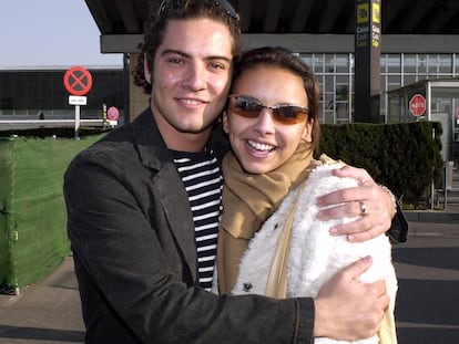 Los cantantes David Bisbal y Chenoa en 2003.