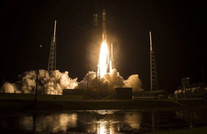 La NASA ha facilitado esta fotograf&iacute;a del lanzamiento del Atlas V, en Cabo Ca&ntilde;averal, el viernes 13 de marzo de 2015.
