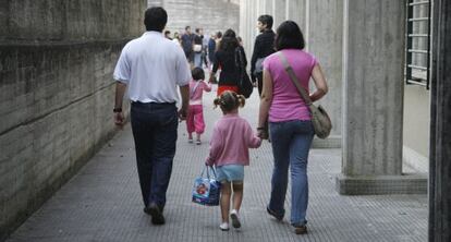 Las ayudas para conciliar la atención a los hijos con el trabajo son clave en la natalidad.