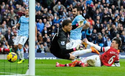 Negredo marca uno de los goles al Arsenal