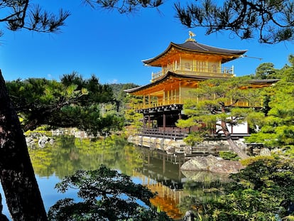 El Pabellón Dorado (Kinkaku Ji), uno de los más famosos y visitados templos de Kioto (Japón).