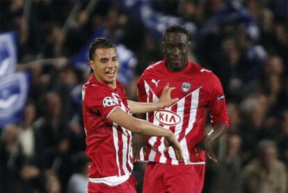 Chamakh celebra su gol para el Girondins, pero no sirve para que su equipo consiga el pase a semifinales