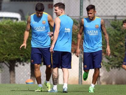 Neymar, junto a Messi y Suárez en el entrenamiento del Barcelona. 
