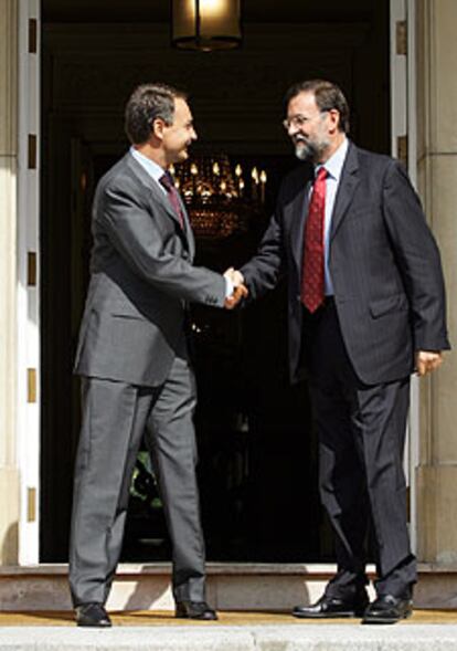 José Luis Rodríguez Zapatero y Mariano Rajoy, en La Moncloa.