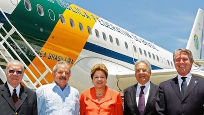 Sarney, Lula, Dilma, FHC e Collor antes de embarcarem para Johanesburgo.