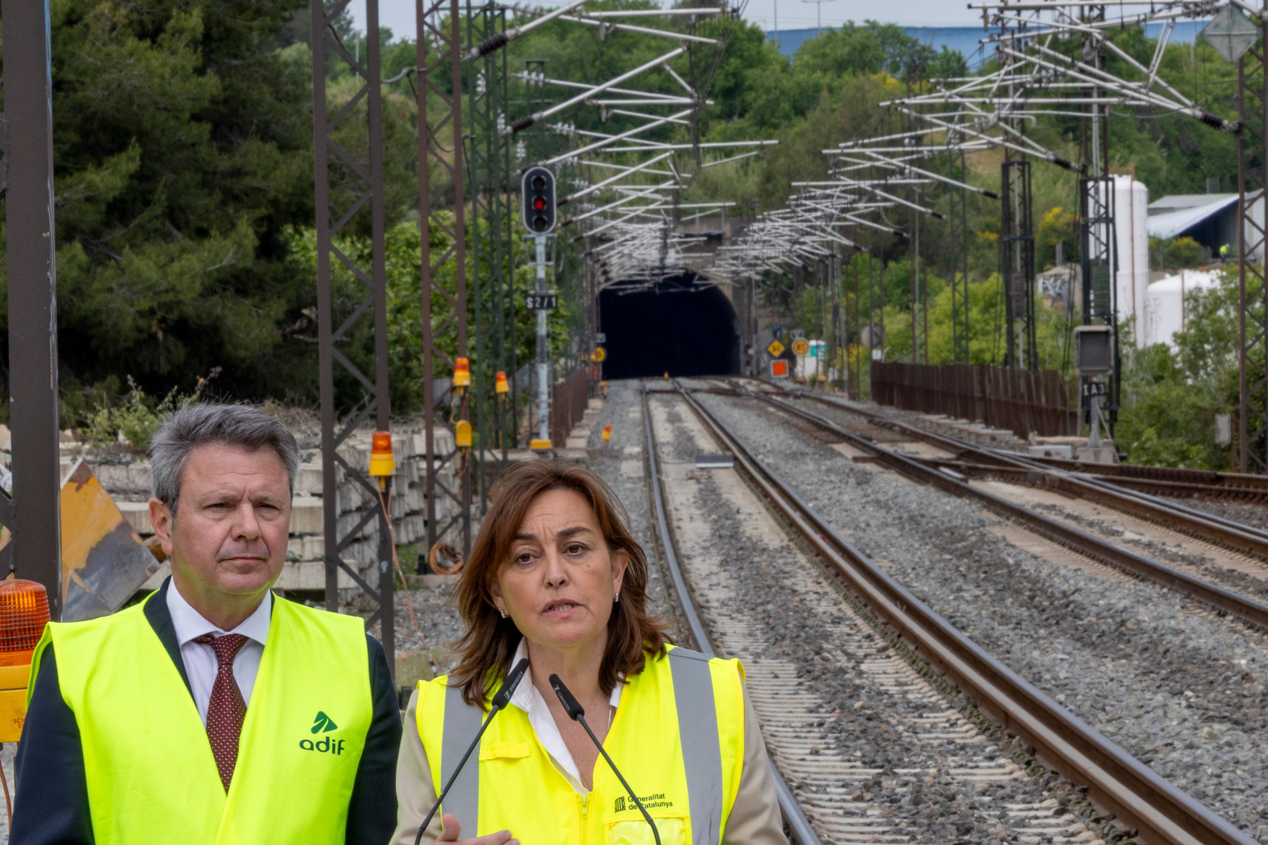 La consejera Silvia Paneque y el secretario de estado de transportes Jose Antonio Santanohan visitado las obras del túnel de Rubí, que ejecuta Adif.
CARLES RIBAS
