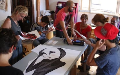 Taller de 'Street Art' organizado por el proyecto cultural KUKU, en Aguilar de Campoo (Palencia).