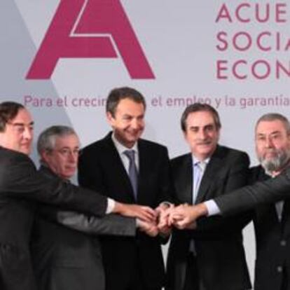 Gobierno, patronal y sindicatos rubrican el pacto social y económico