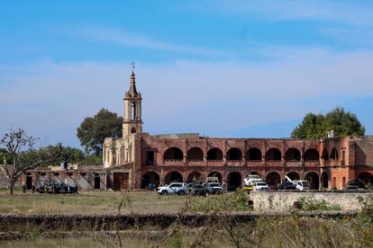 Authorities at the San José del Carmen hacienda on Sunday.