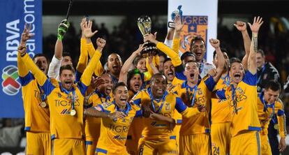 Tigres celebra la victoria en la final del Apertura.
