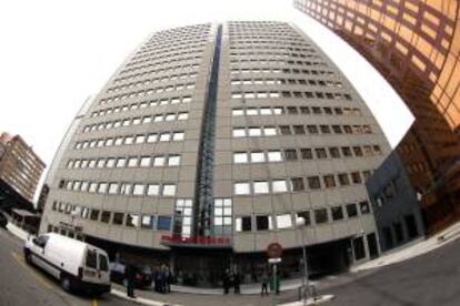 Vista general del Edificio Génesis, situado en la Avenida de Burgos. EFE/Archivo