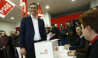 Pedro Sánchez vota aquest dissabte a Pozuelo de Alarcón.