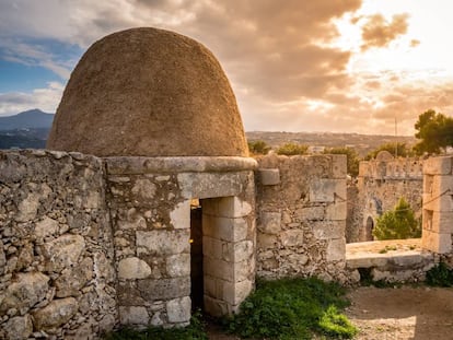 La fortaleza veneciana de Fortezza, en una colina de Rethymno, en la isla griega de Creta.