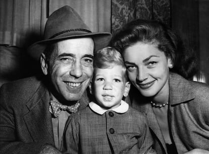 Humphrey Bogart y Lauren Bacall con su hijo Stephen, en una foto de 1950.