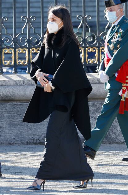 La reina Letizia, a su llegada al Palacio Real para la celebración de la Pascua Militar este miércoles.