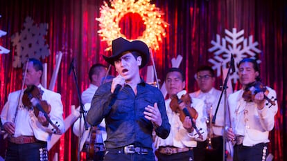El cantante Julián Figueroa, durante un concierto en Ciudad de México, el 14 de diciembre de 2016.