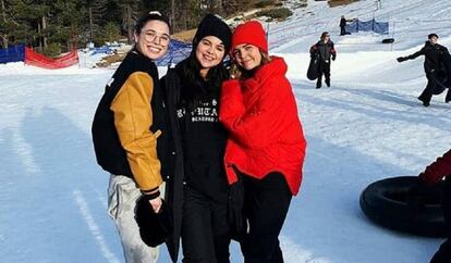 Selena Gomez, junto a dos amigas, el pasado martes. 