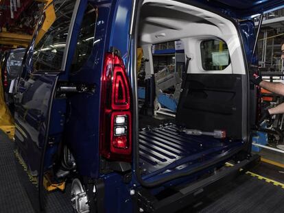 Producción del Opel Combo en la planta del Grupo PSA en Vigo.
 